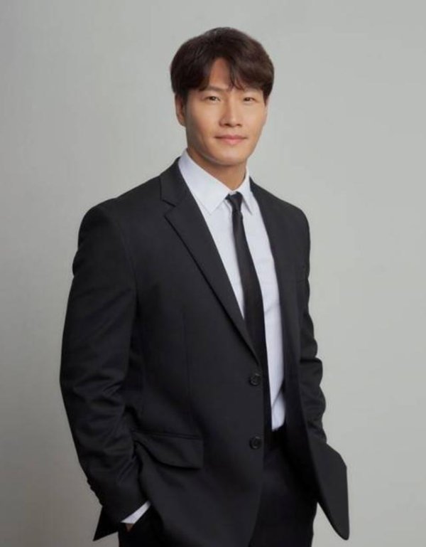 韩国男神金钟国低调闪婚,奥密婚典令东说念主惶恐,明星也能如斯地说念